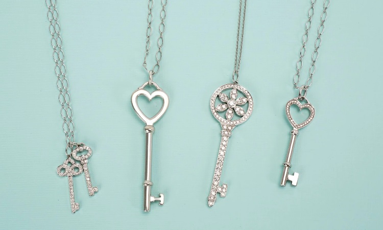 6 Jewellery Pieces Every Girl Must Own!